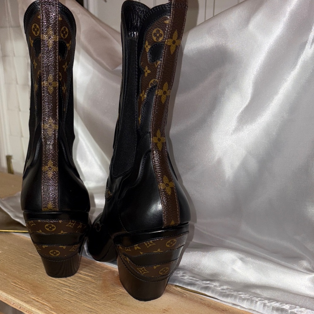 Rare LV Fireball anckle boots - Picture 11 of 11